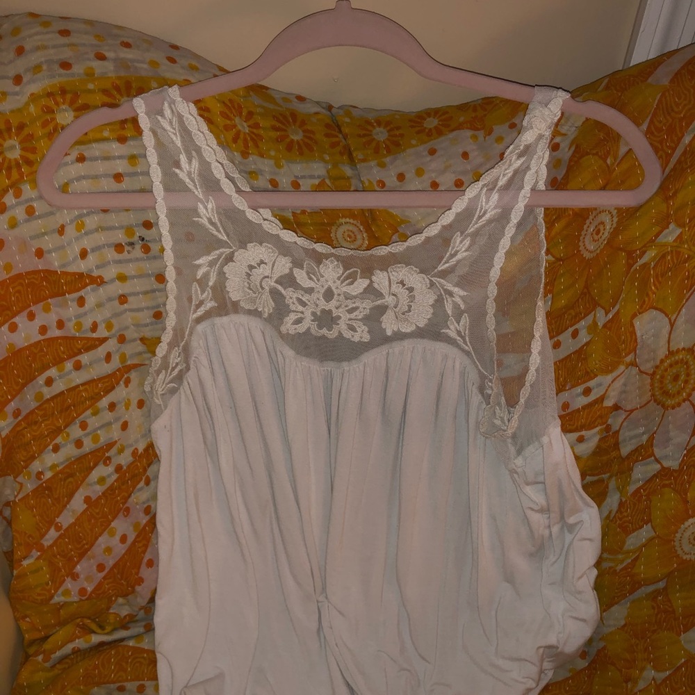 Embroidered Lace Tank 😇